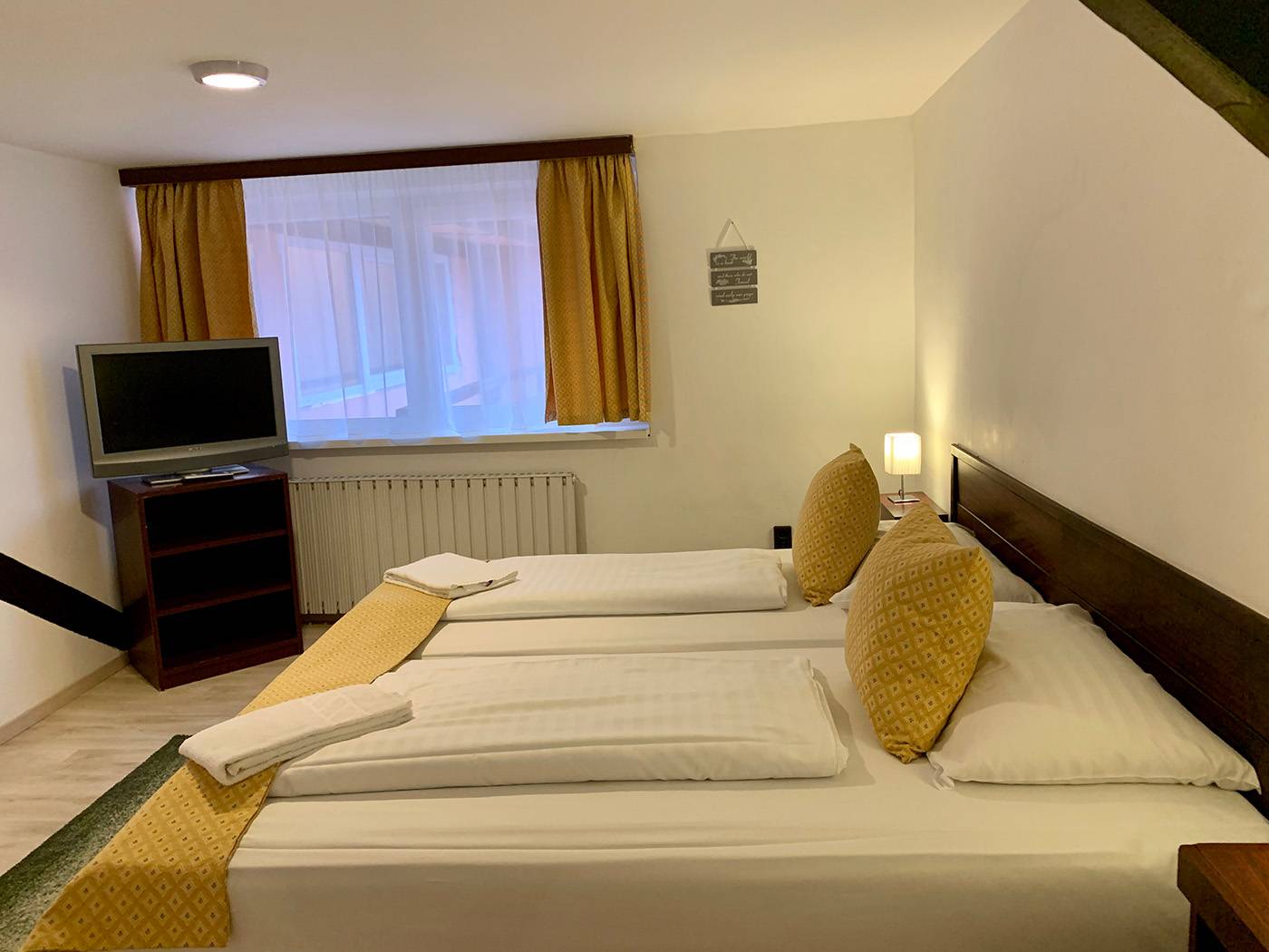Gloria-Budapest-City-Center-Room-36