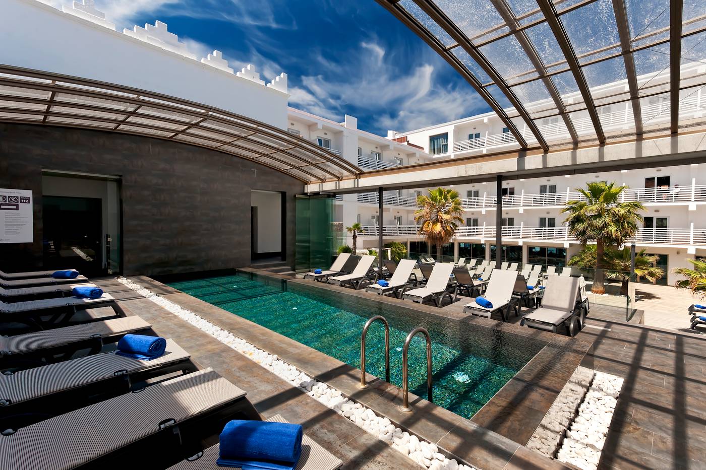 Barcel-----Hamilton-Menorca-Pool-56