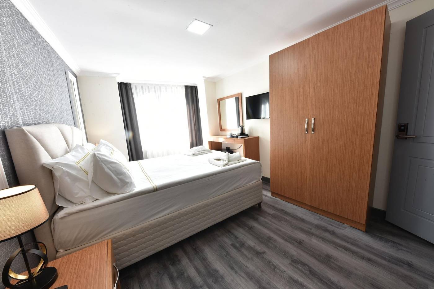 Almina-Inn-Hotel-Room-14