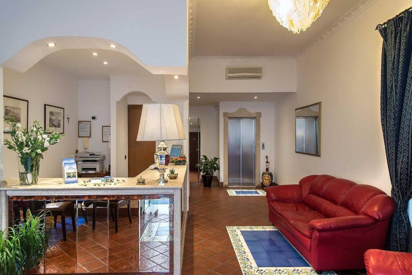 Hotel-Caracciolo-Lobby-4