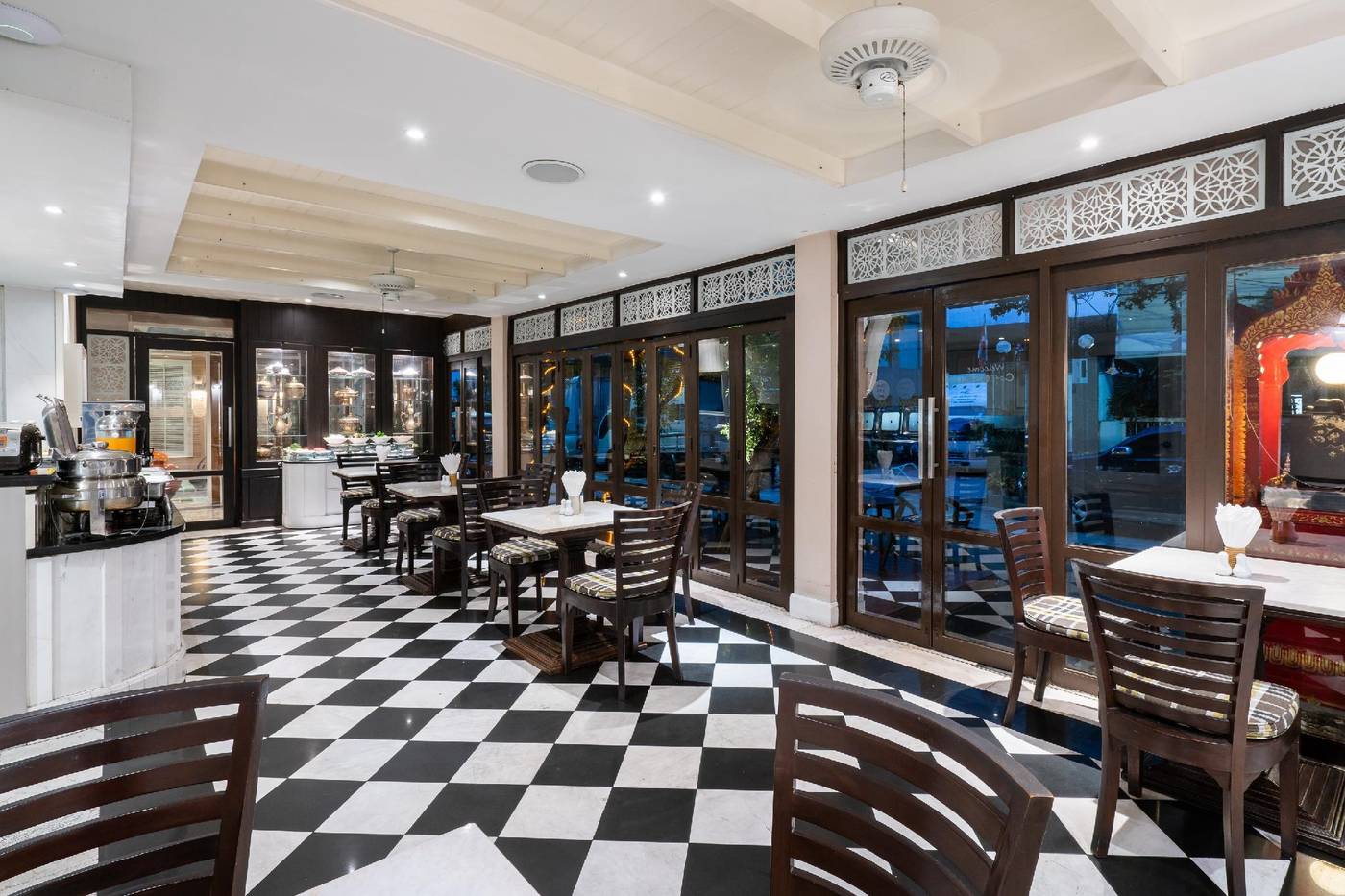 La-Petite-Salil-Sukhumvit-8-Restaurant-9