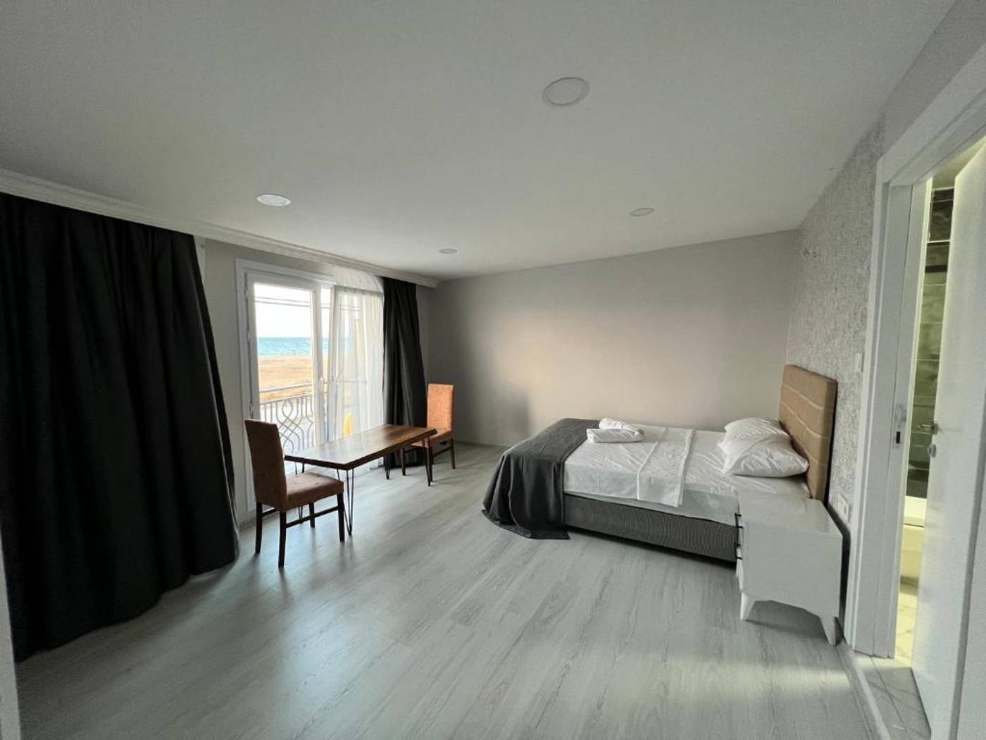 Airport-Black-Sea-Hotel---Restaurant-Room-30