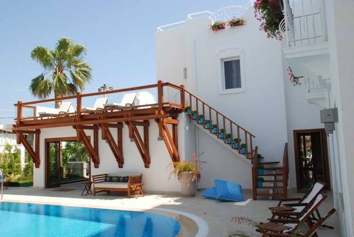 The-Corner-Boutique-Hotel-Pool-3