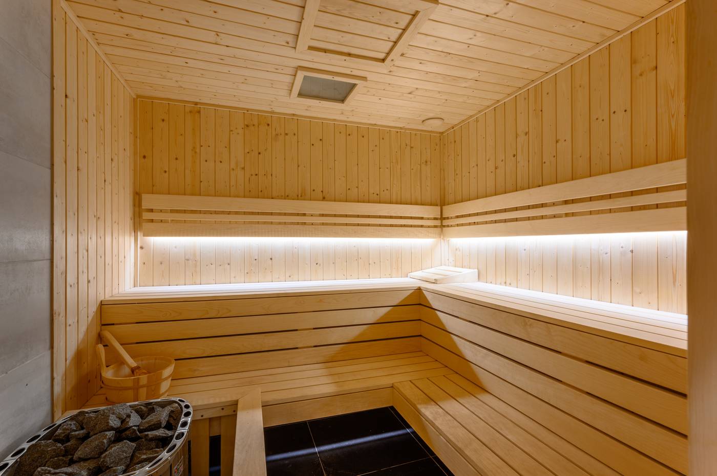 Hotel-Oktogon-Haggenmacher-Sports-and-Entertainment-61