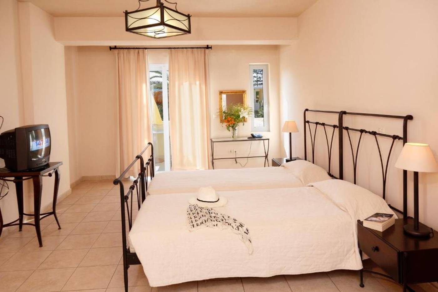 Lambrinos-Suites-Room-9