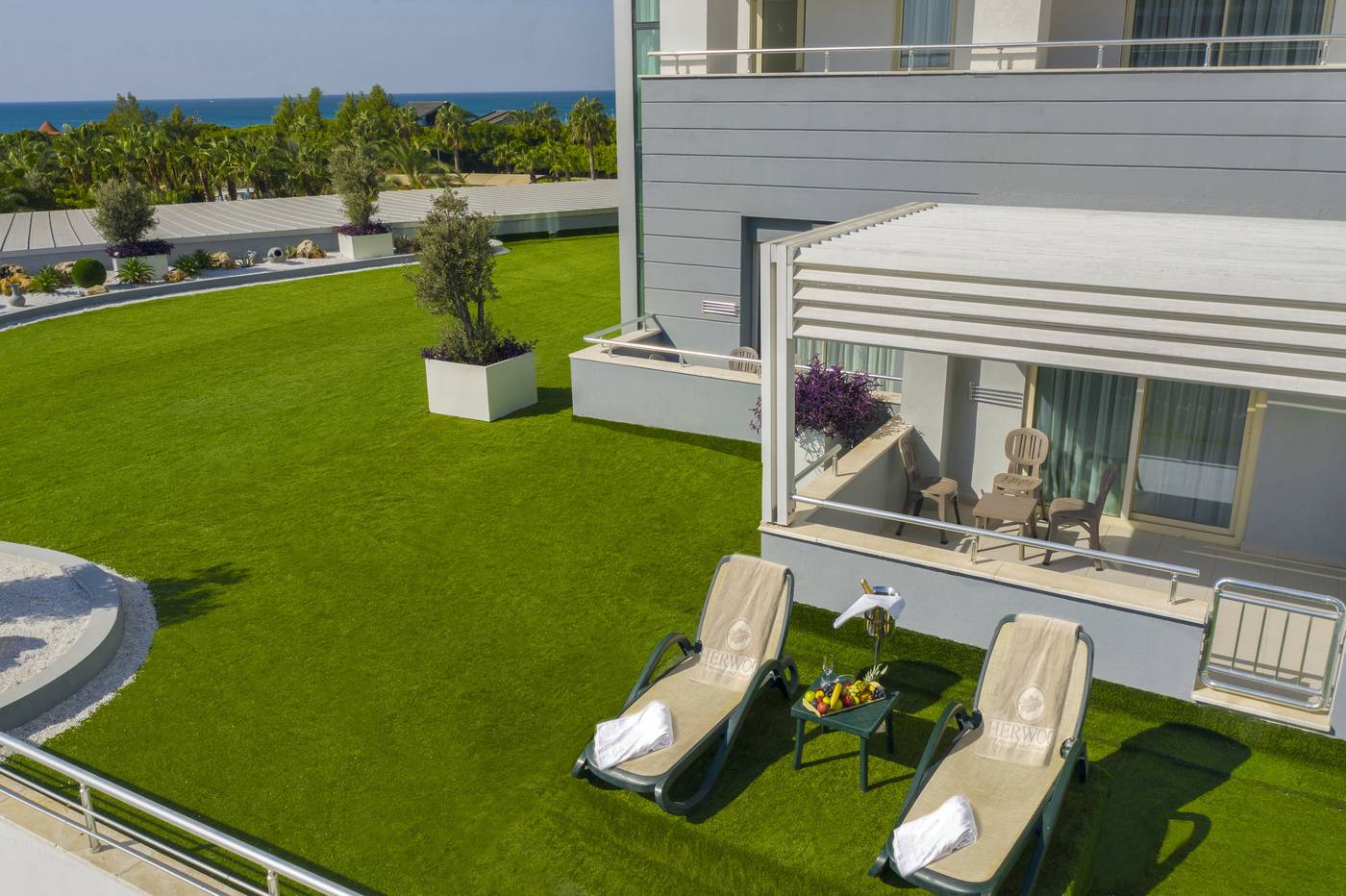 Sherwood-Exclusive-Lara-Room-18