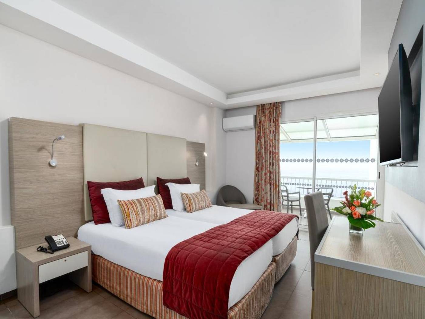 Atlas-Amadil-Beach-Aqua-Sun-Room-26