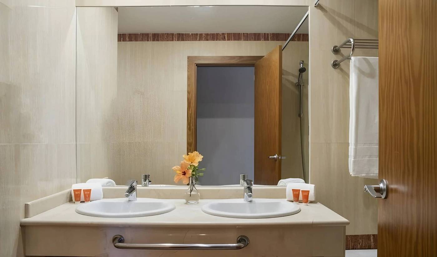 Hotel-OH-Nice-Caledonia-Room-27