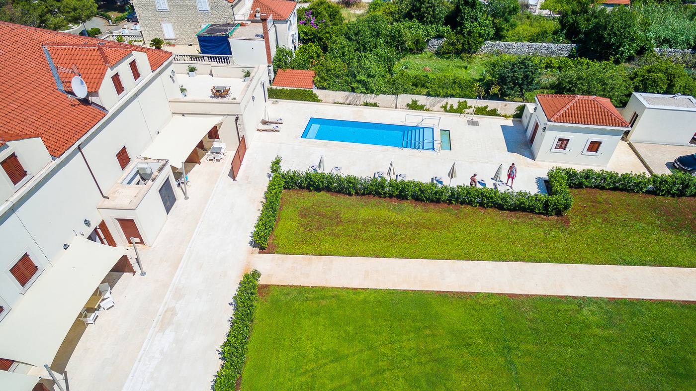 Apartments-Vila-Riva-Pool-1