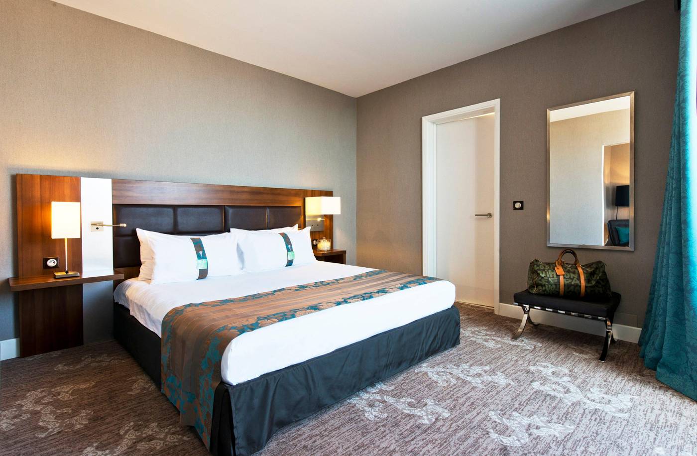 Holiday-Inn-Nice-Room-16