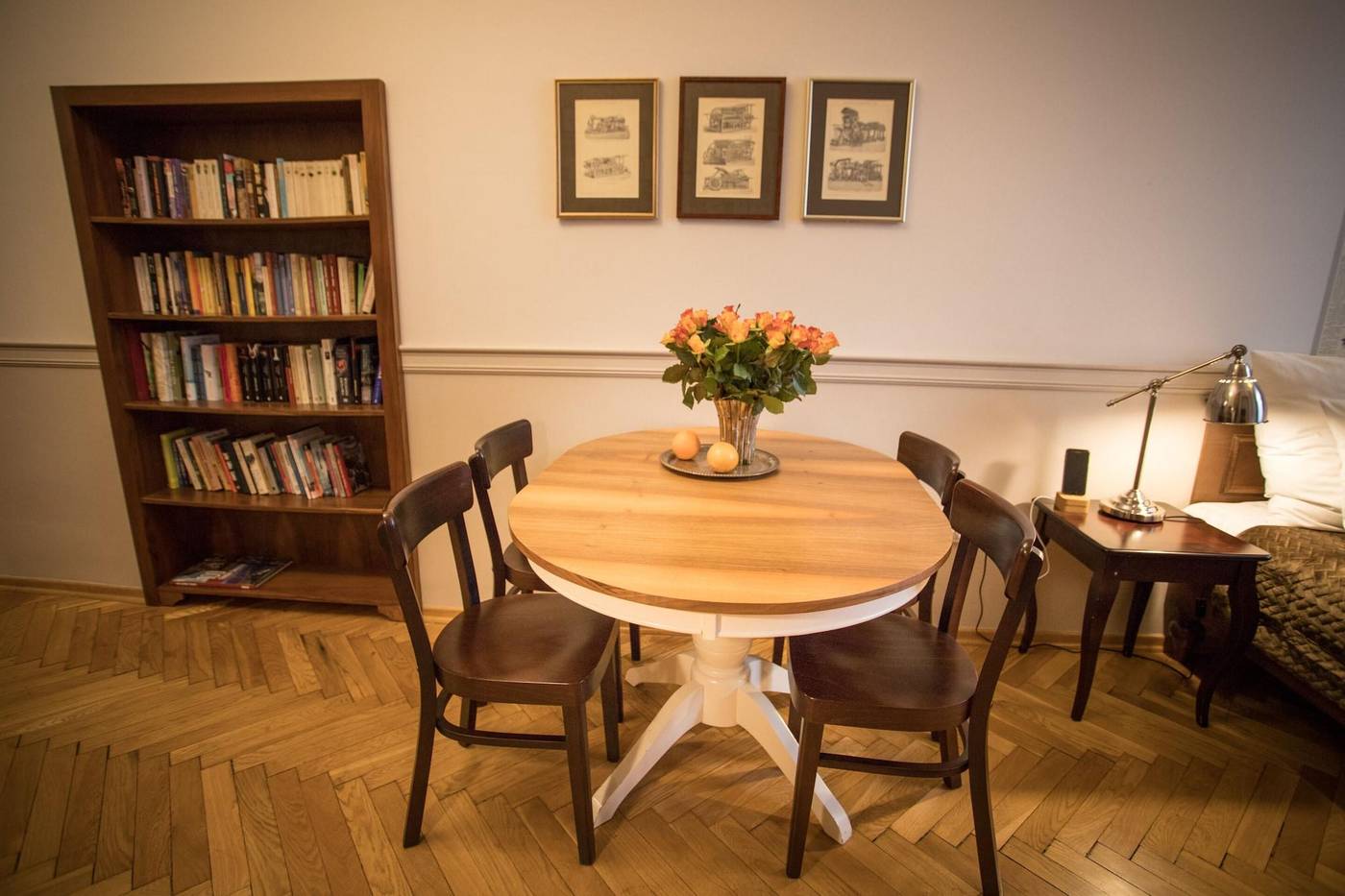 Scharffenberg-Apartments-Main-Square-Room-45