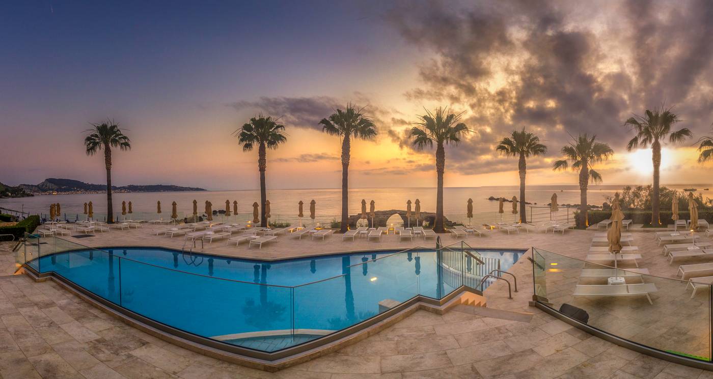 Xenos-Kamara-Beach-General-view-9