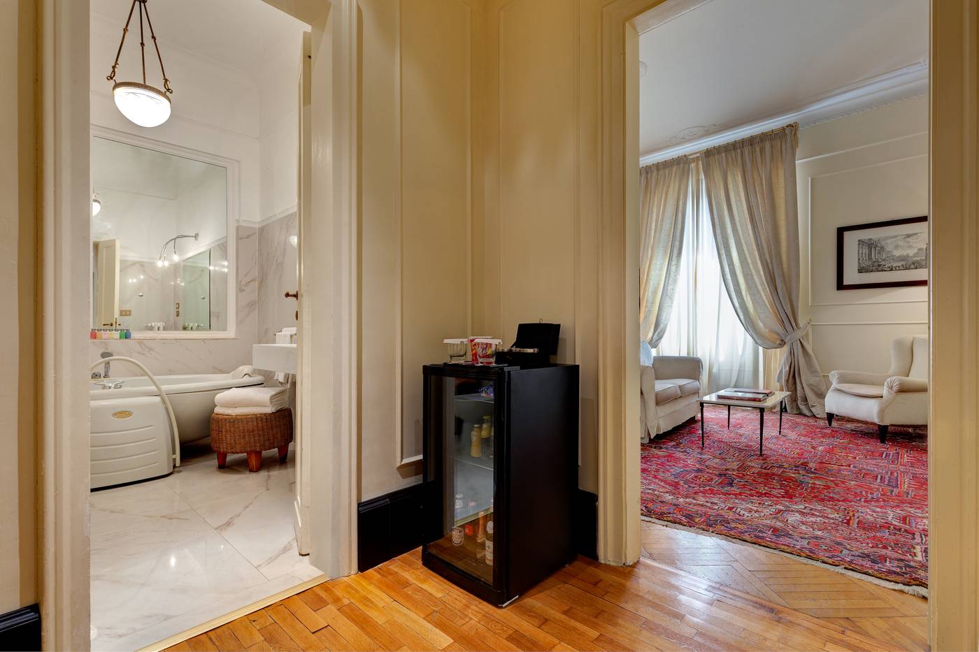 Grand-Hotel-Plaza-Room-8