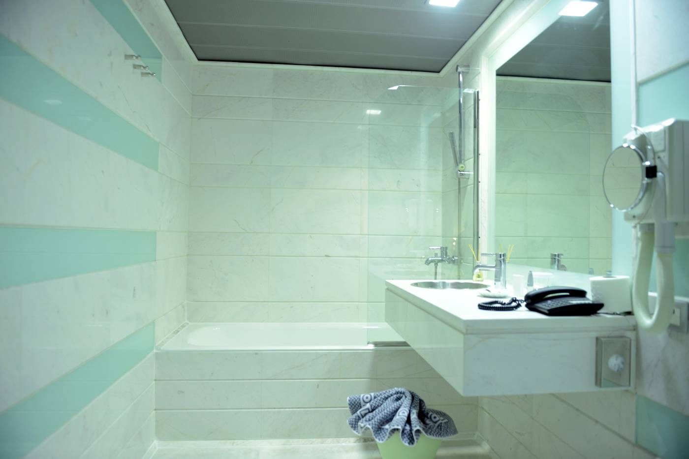 Dorian-Inn--Sure-Hotel-Collection-by-Best-Western-Room-46