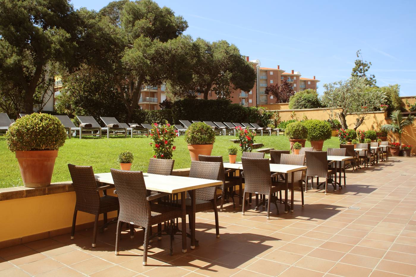 Luna-Club-Terrace-15