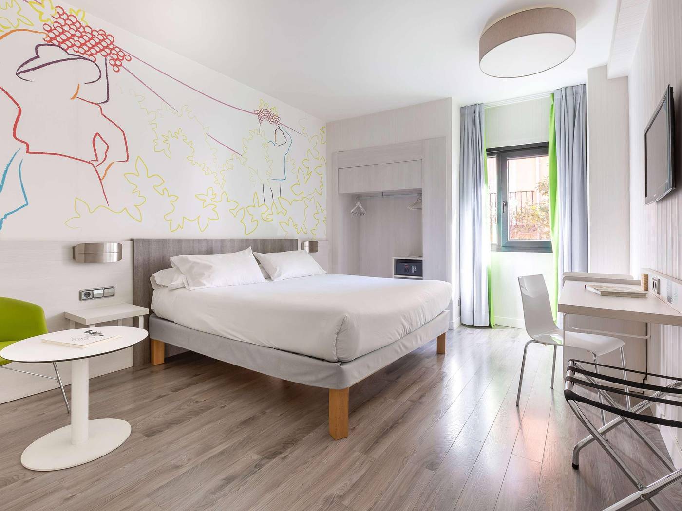 Ibis-Styles-Madrid-Prado-Room-18
