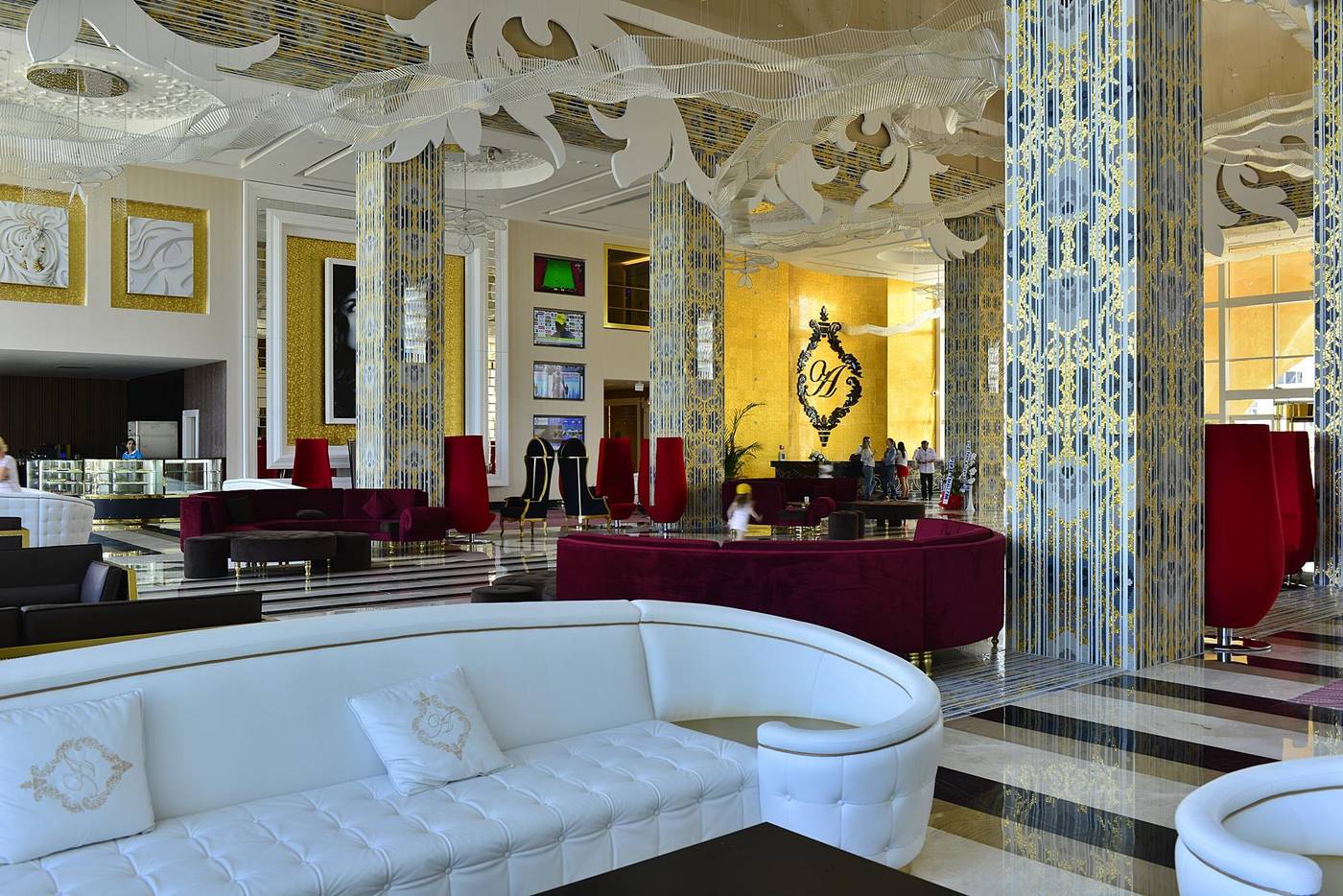 Azura-Deluxe-Resort---SPA-Hotel-Lobby-32