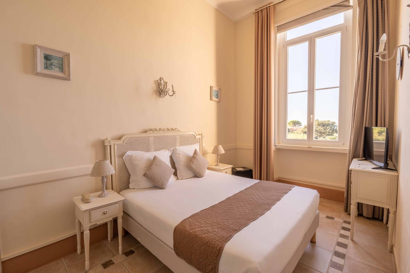 Hotel-L-Orangeraie-Room-26