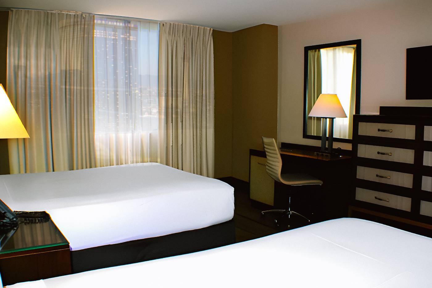 Circus-Circus-Las-Vegas-Hotel-Room-26