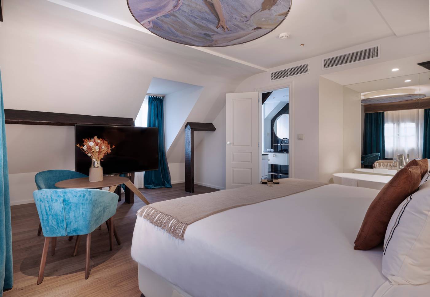 Melia-Paris-Notre-Dame-Room-33