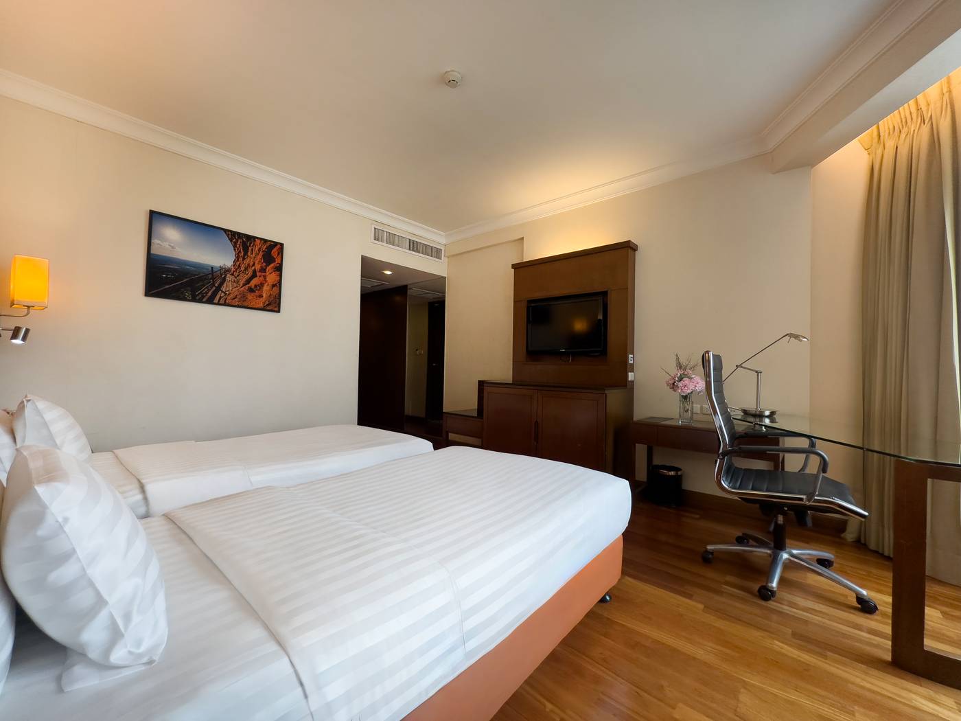 Rembrandt-Hotel-Bangkok-Room-25