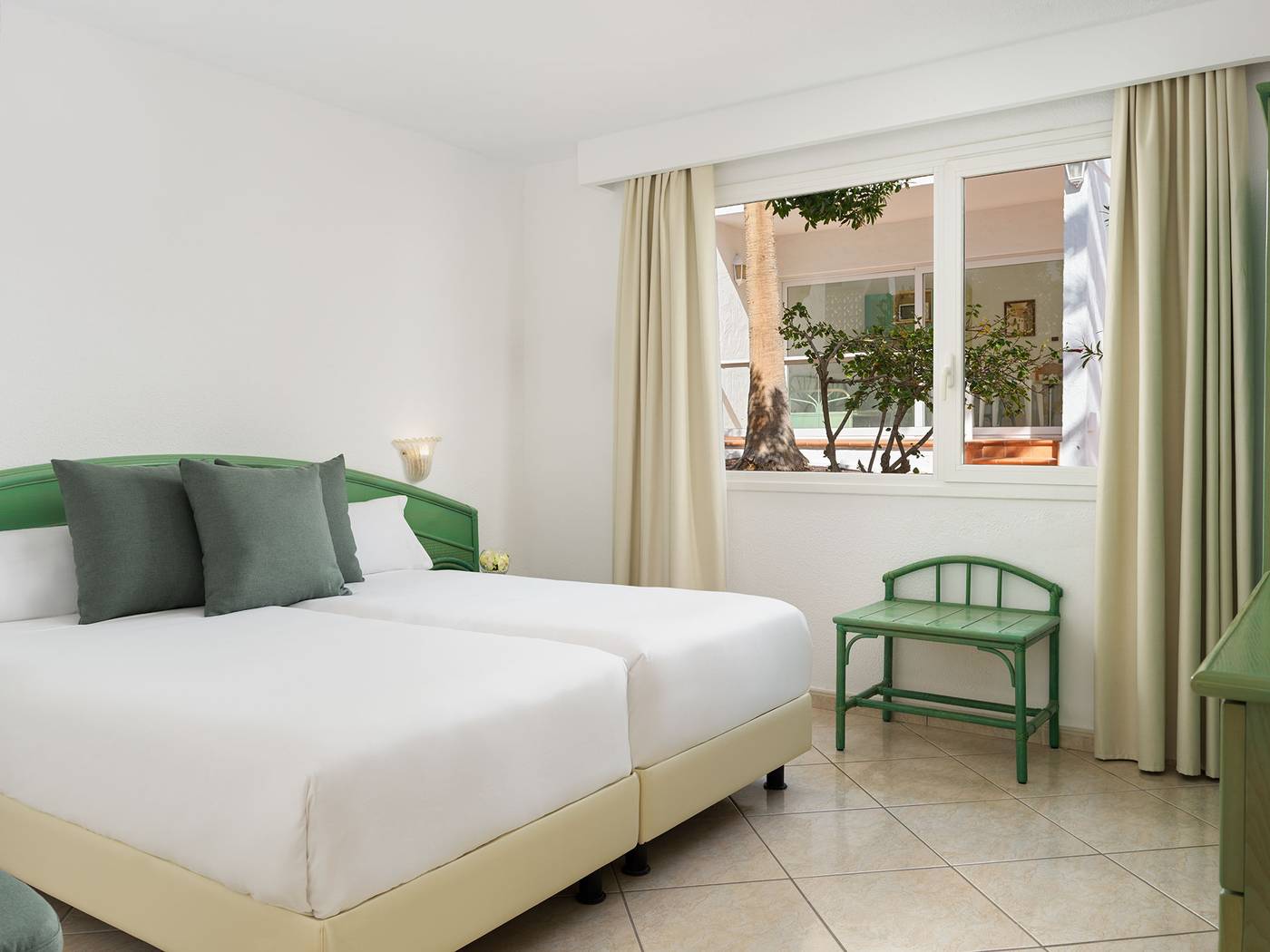 Esquinzo-Monte-del-Mar-Room-21