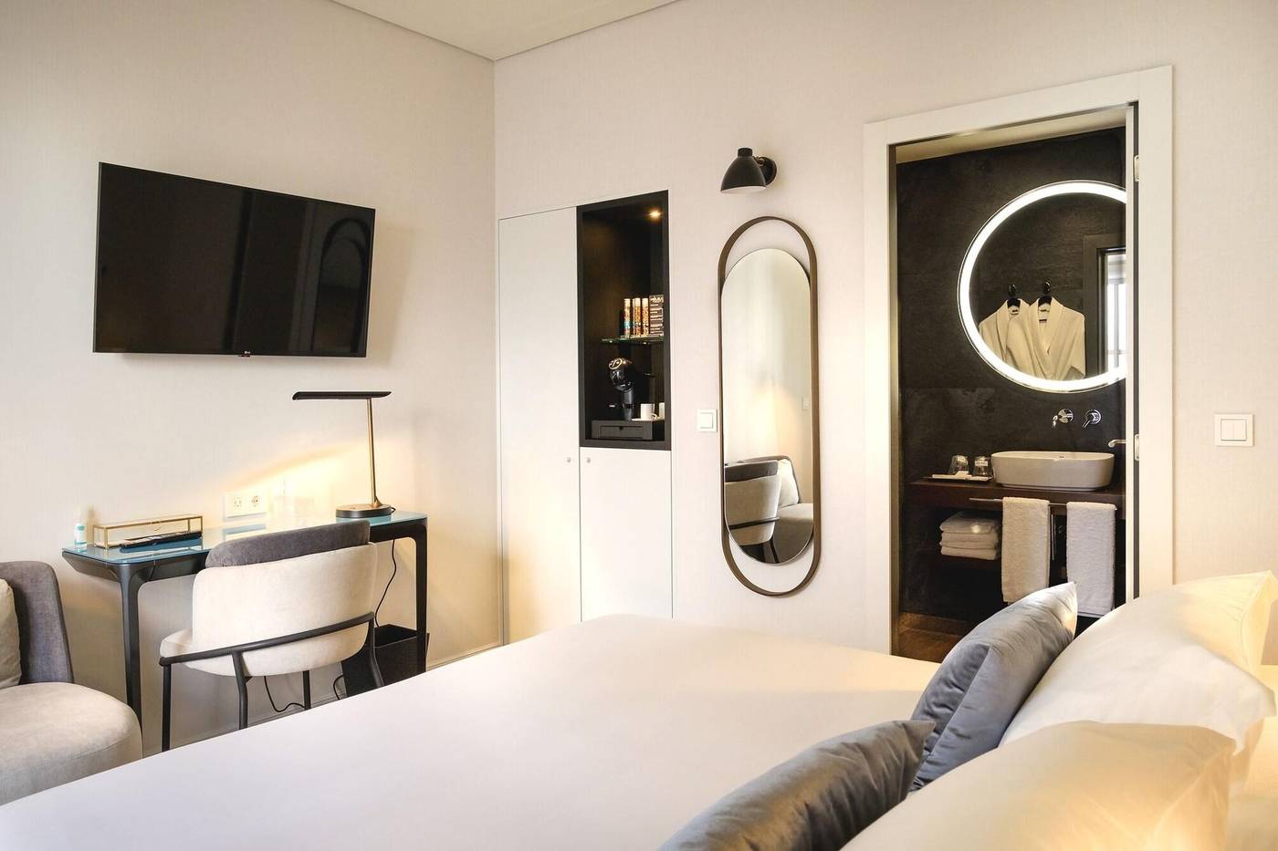 Mourasuites-Hotel-Room-24