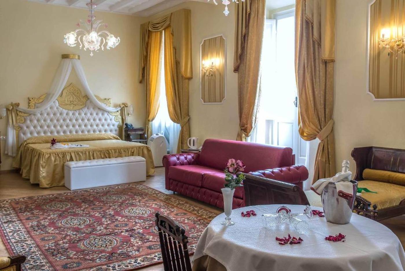 Trevi-Rome-Suite-Room-13