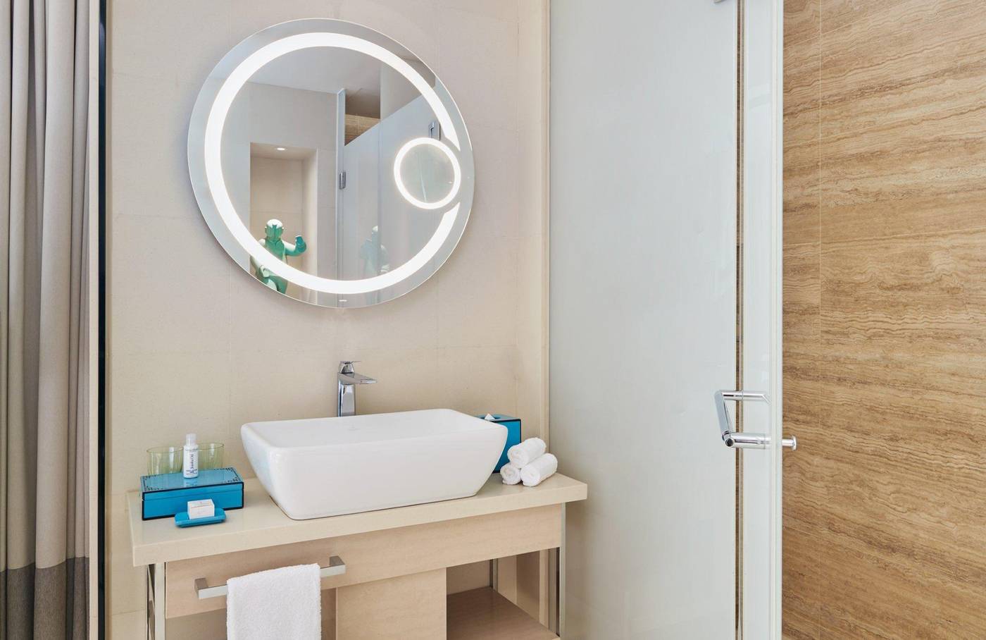 Hotel-Indigo-Hong-Kong-Island-Room-39