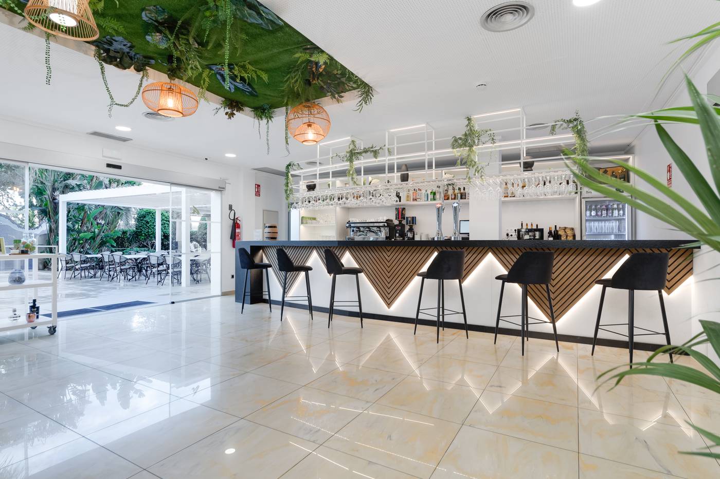 Daniya-Denia-Spa---Business-Bar-47