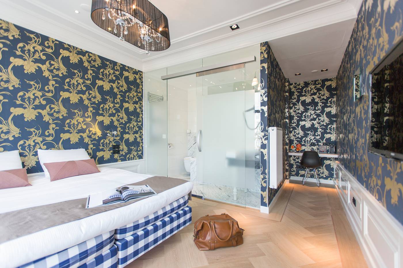 Amsterdam-Canal-Hotel-Room-17