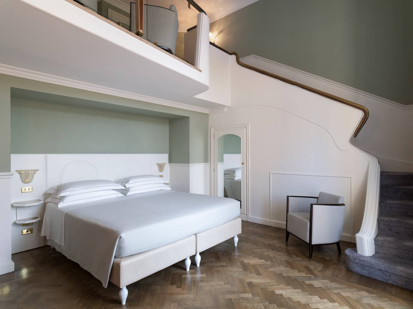 Plaza-Lucchesi-Room-35