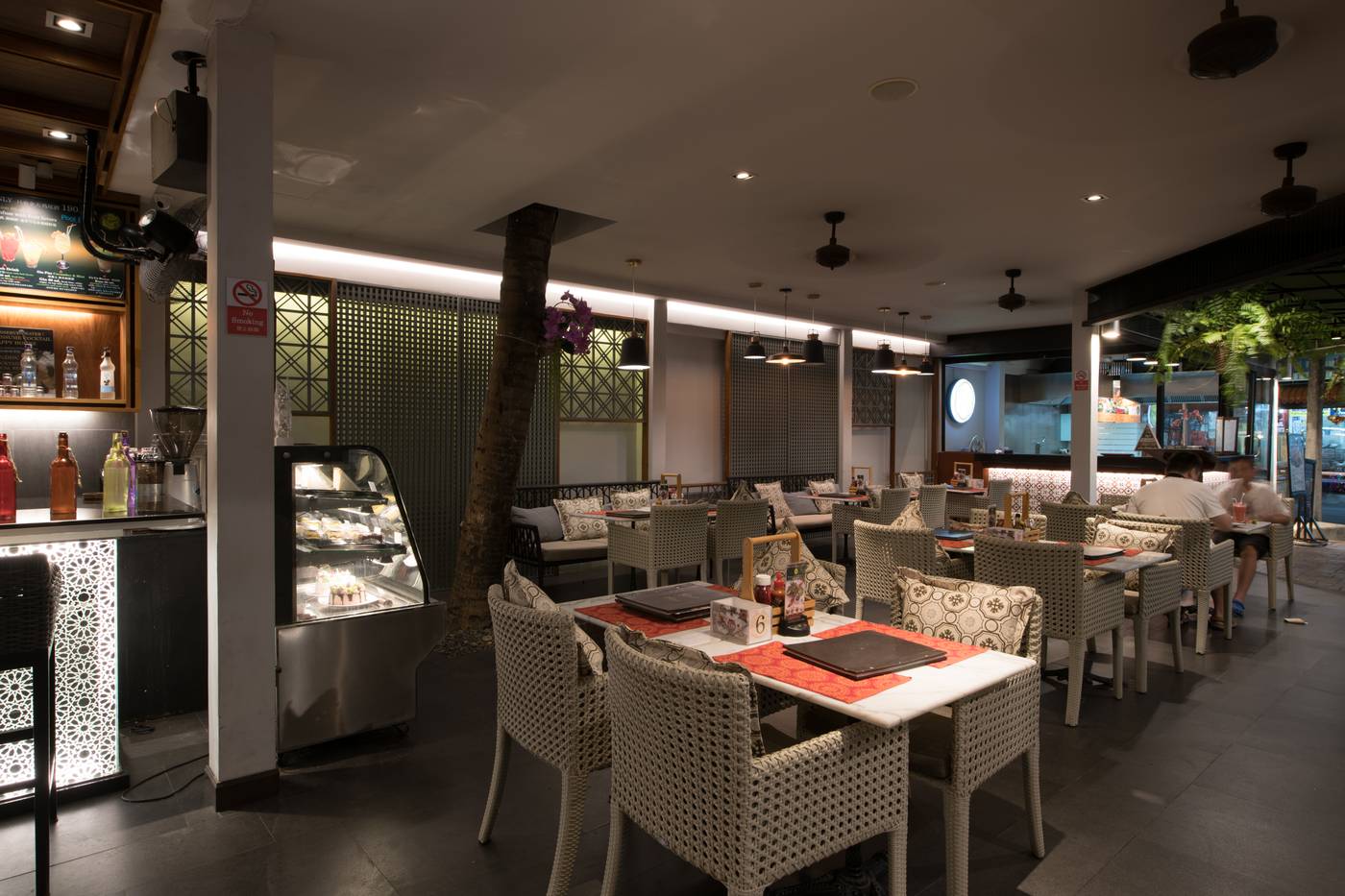 Centara-Sawaddi-Patong-Resort-Restaurant-43