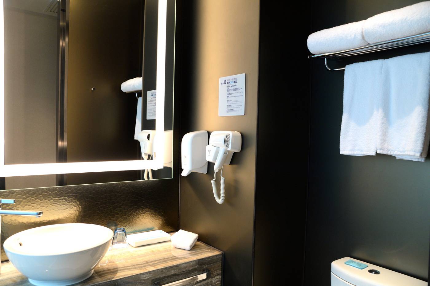 Holiday-Inn-Express-Hong-Kong-Kowloon-CBD2-Room-28