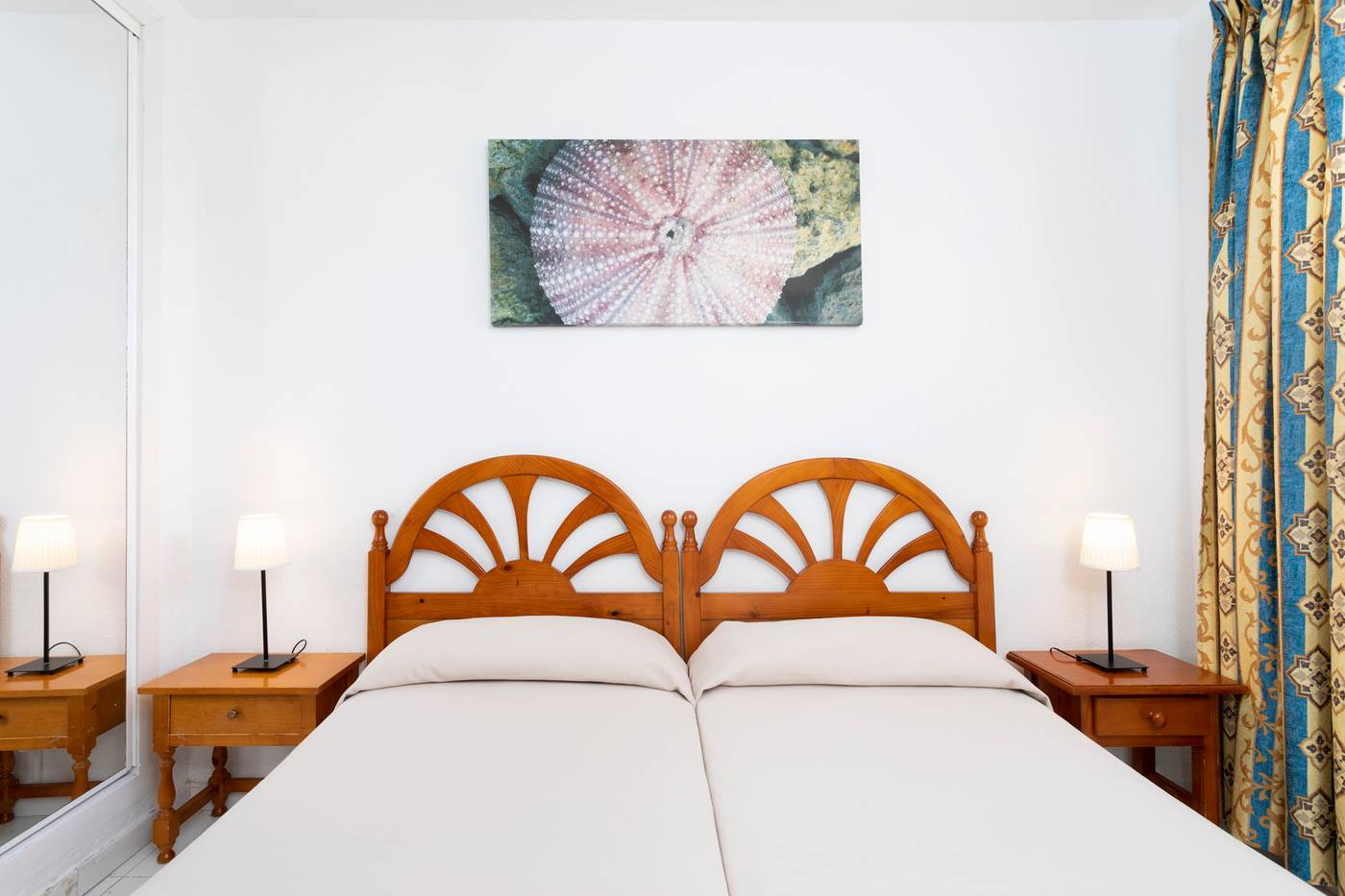 Globales-Costa-Tropical-Room-20