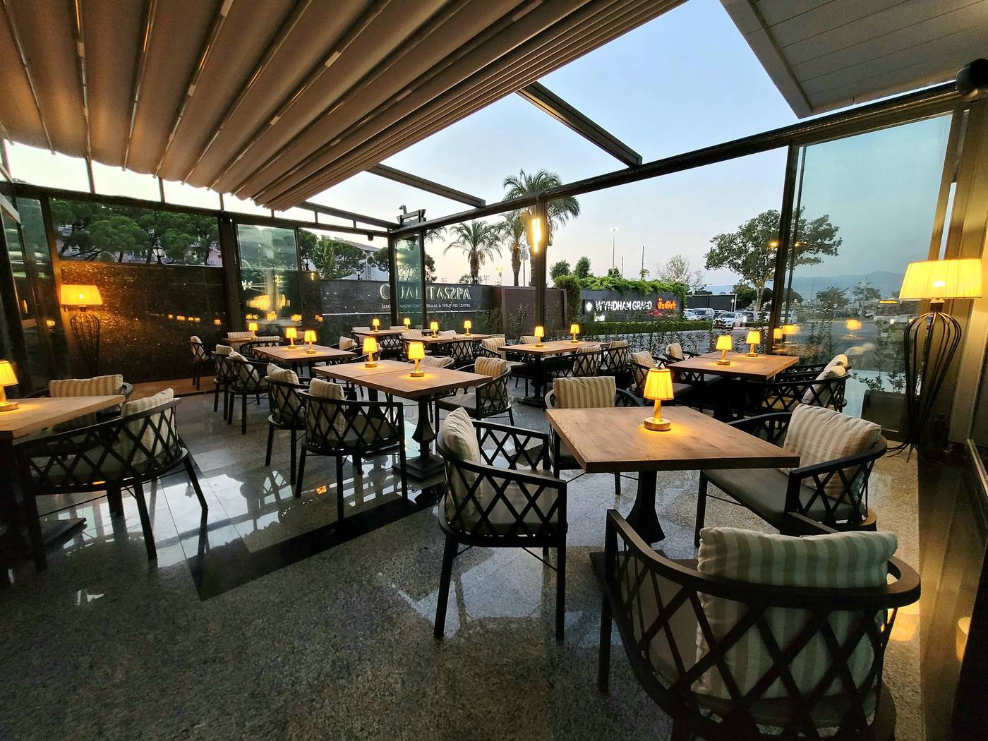 Wyndham-Grand-Izmir-Ozdilek-Terrace-10