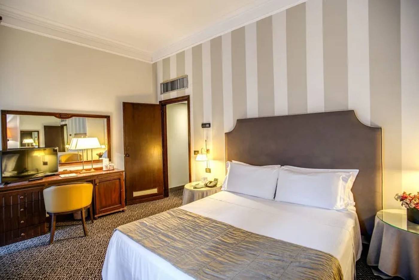 Colonna-Palace-Room-25