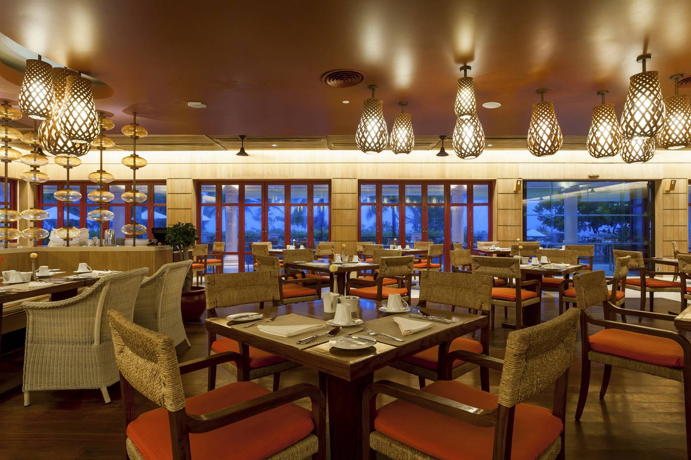 Centara-Grand-Beach-Resort-Phuket-Restaurant-47