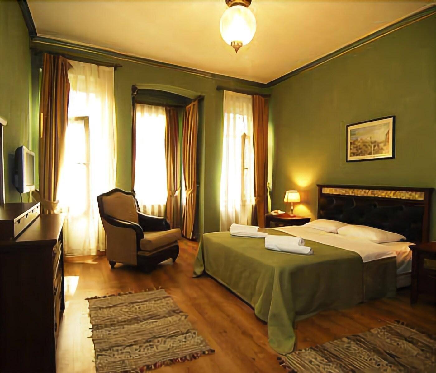 Istanbul-Shamrock-Hotel-Room-8