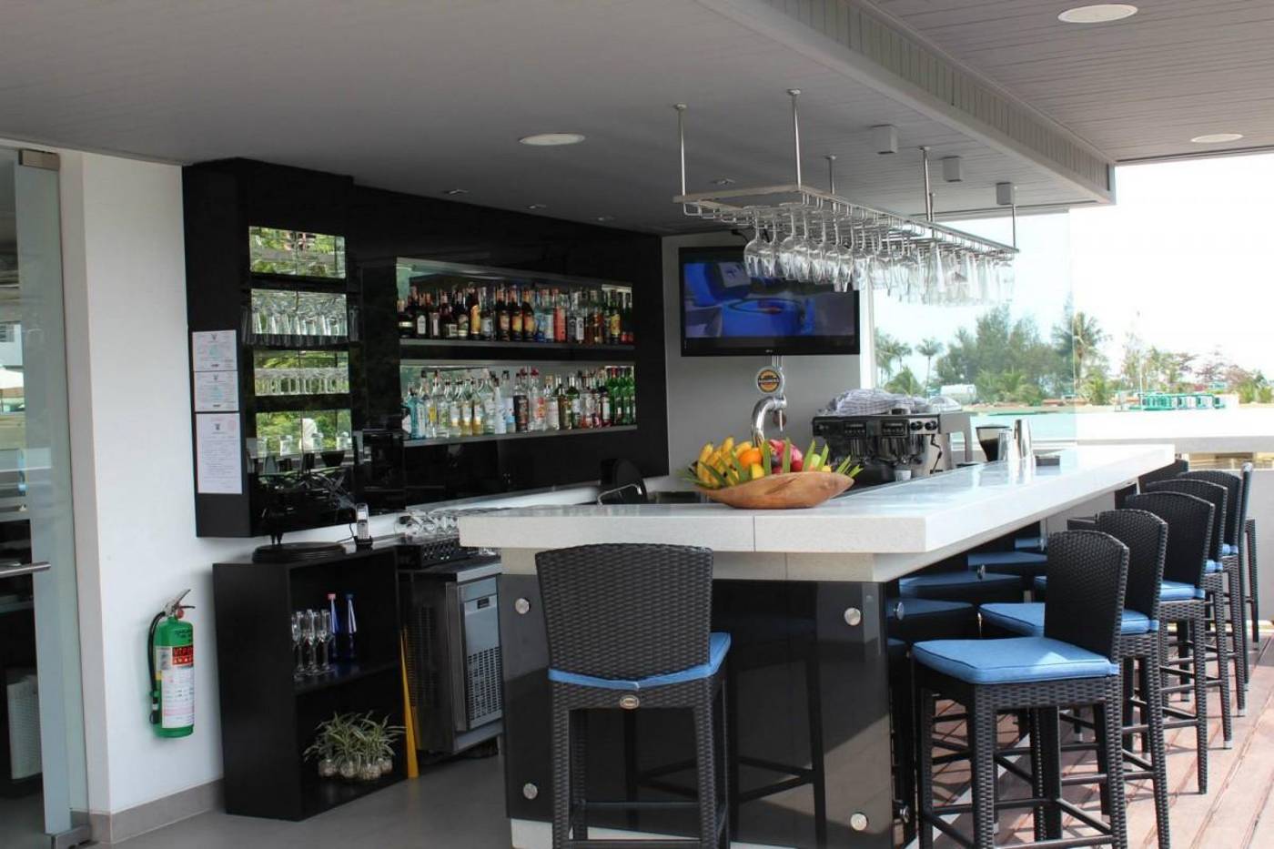 Absolute-Twin-Sands-Resort-and-Spa-Bar-31