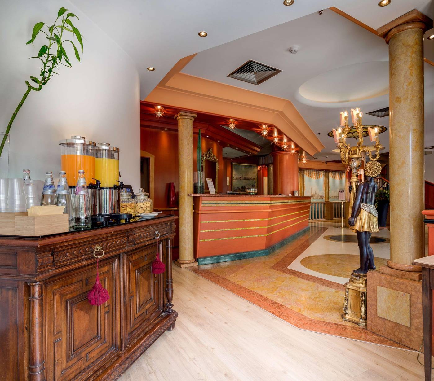 Best-Western-Hotel-Tritone-Lobby-13