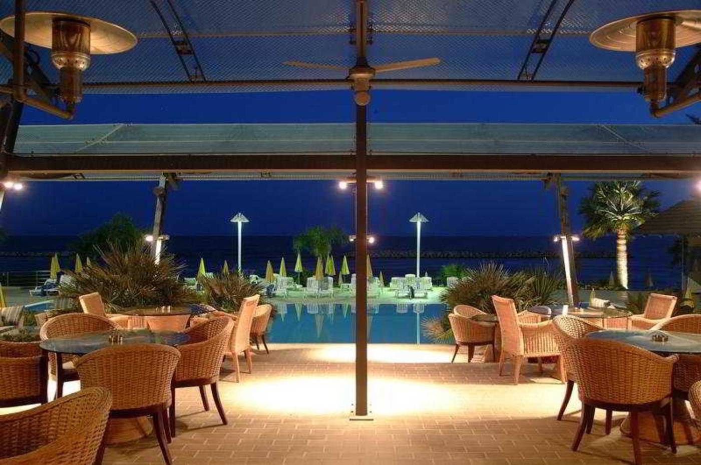 Palm-Beach-Hotel---Bungalows-Terrace-46