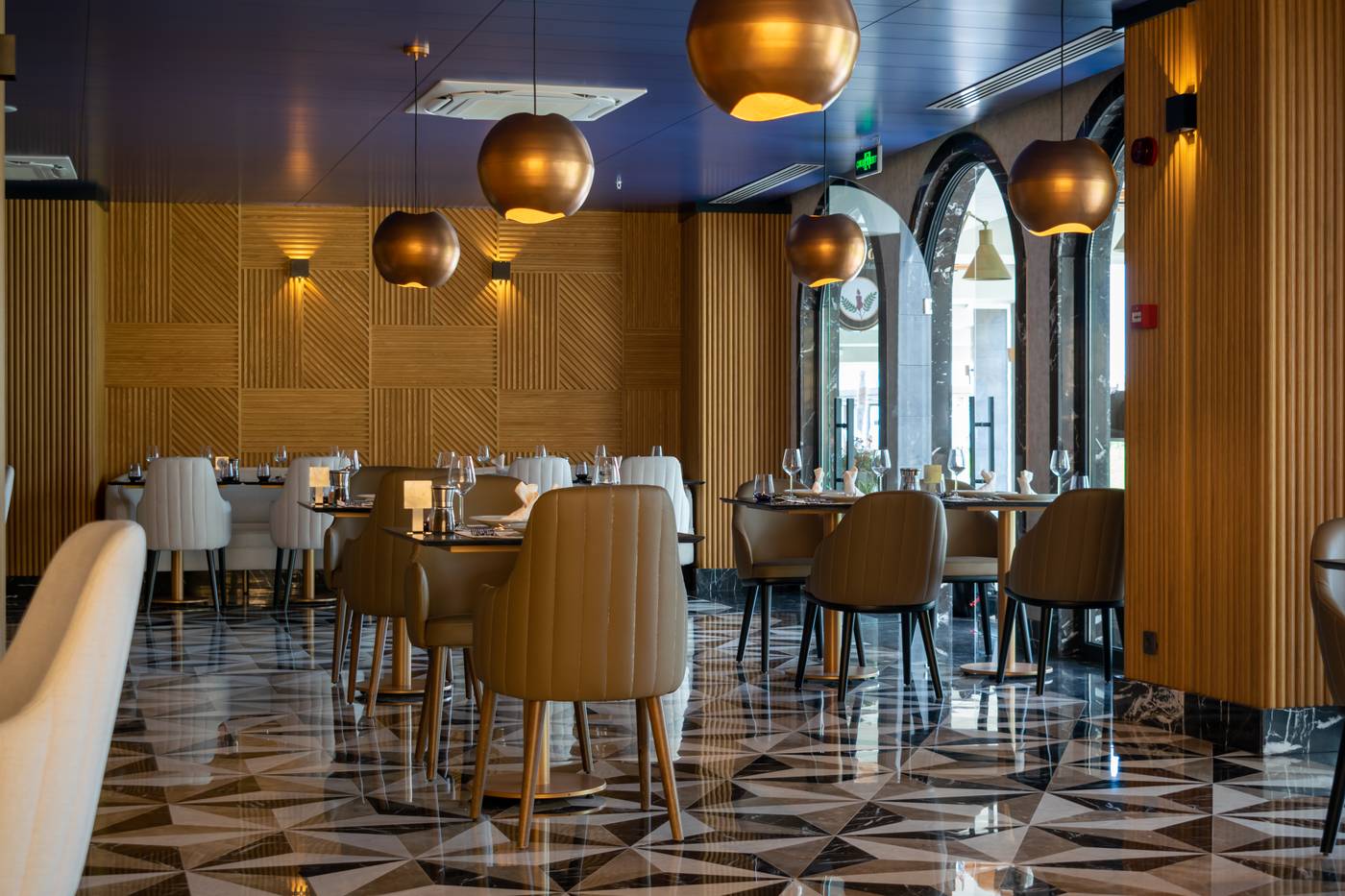 Armas-Bella-Luna-Restaurant-46