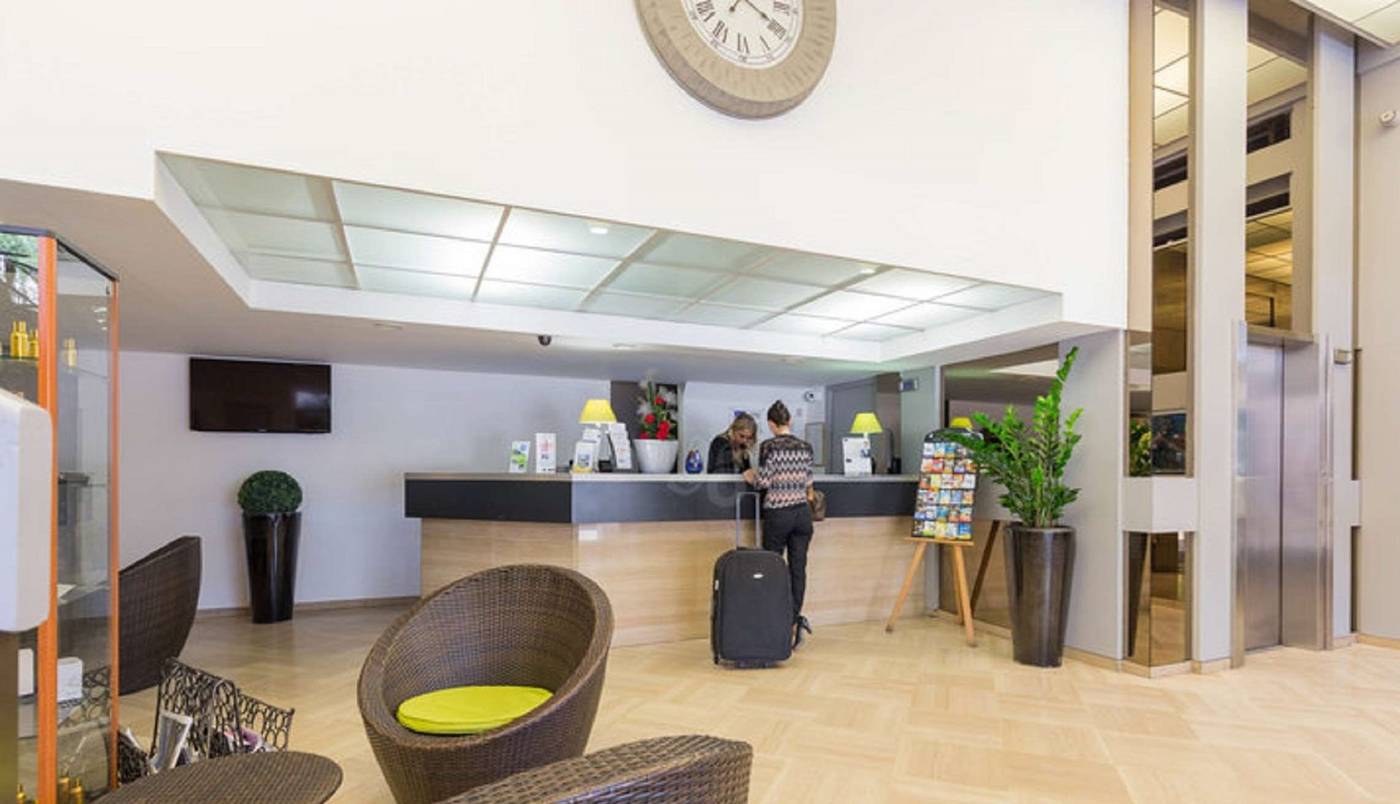 Kyriad-Nice-Centre-Gare-Lobby-28