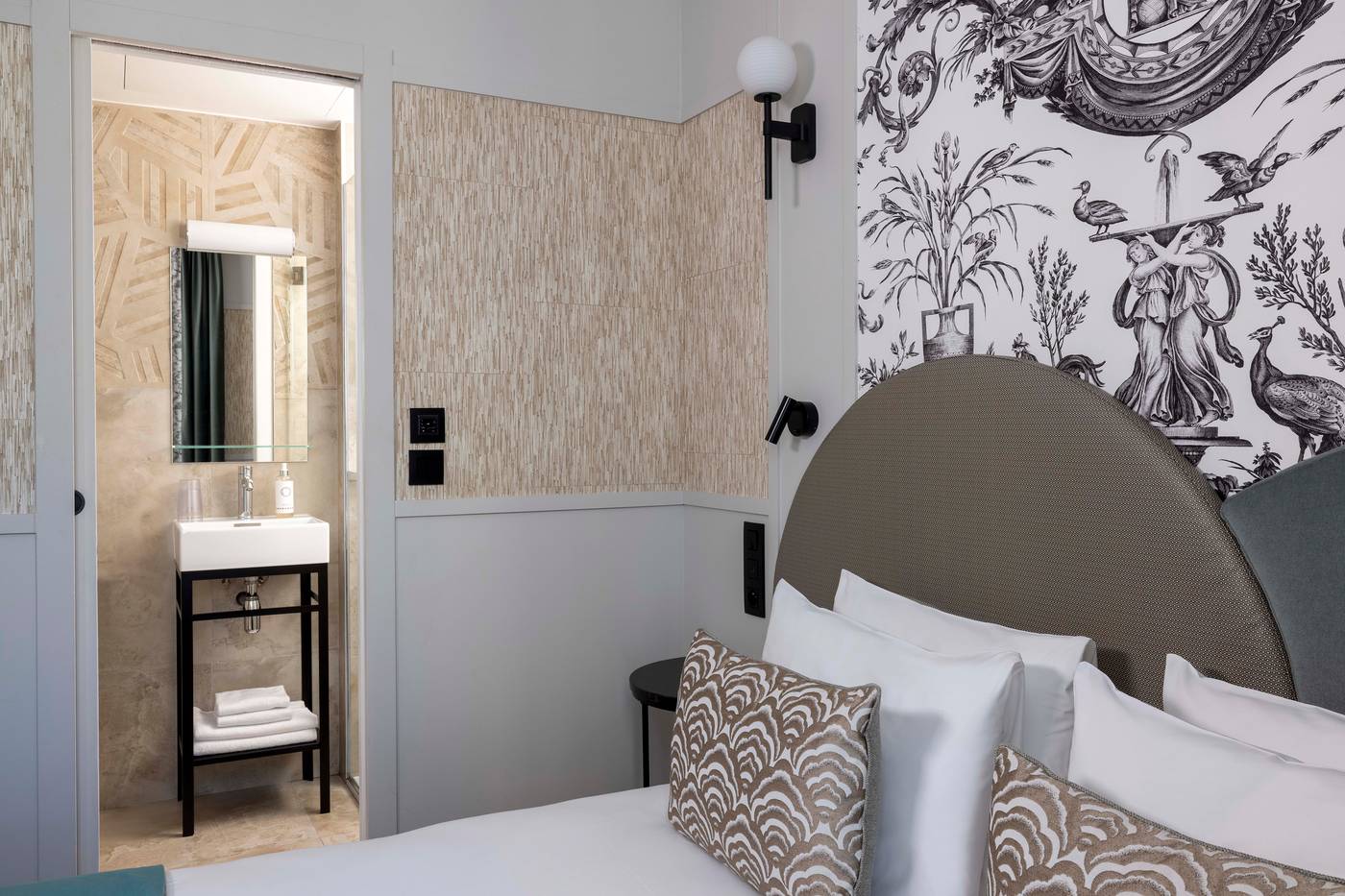 Grand-Hotel-Leveque-Room-10