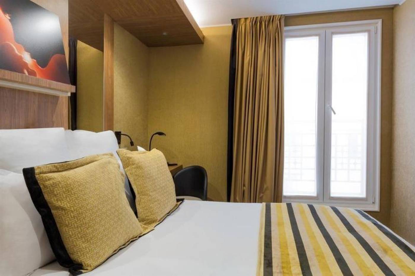 Best-Western-Hotel-le-18-Paris-Room-12