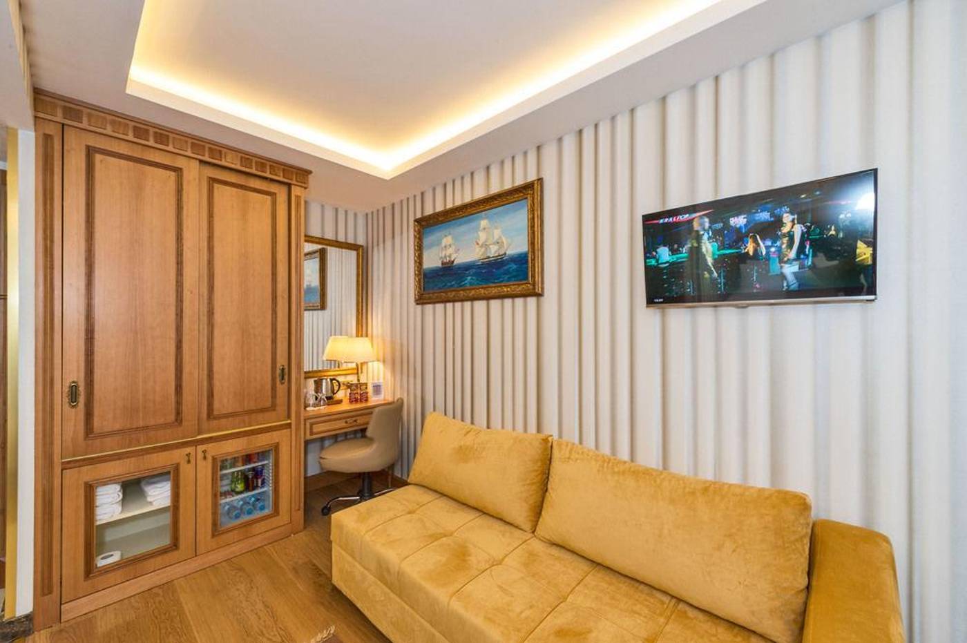 Aprilis-Gold-Hotel-Room-41