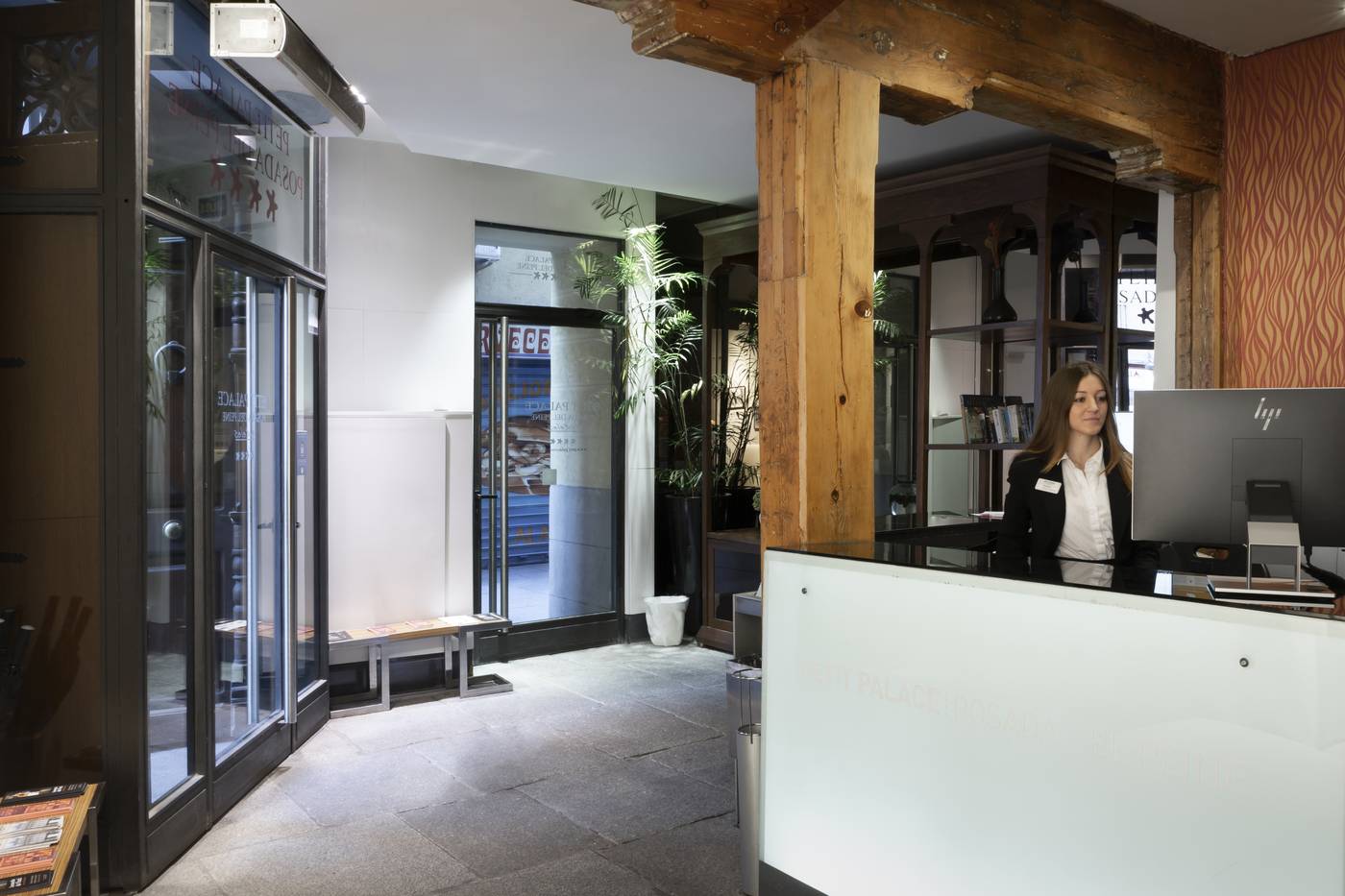 Petit-Palace-Posada-del-Peine-Lobby-5