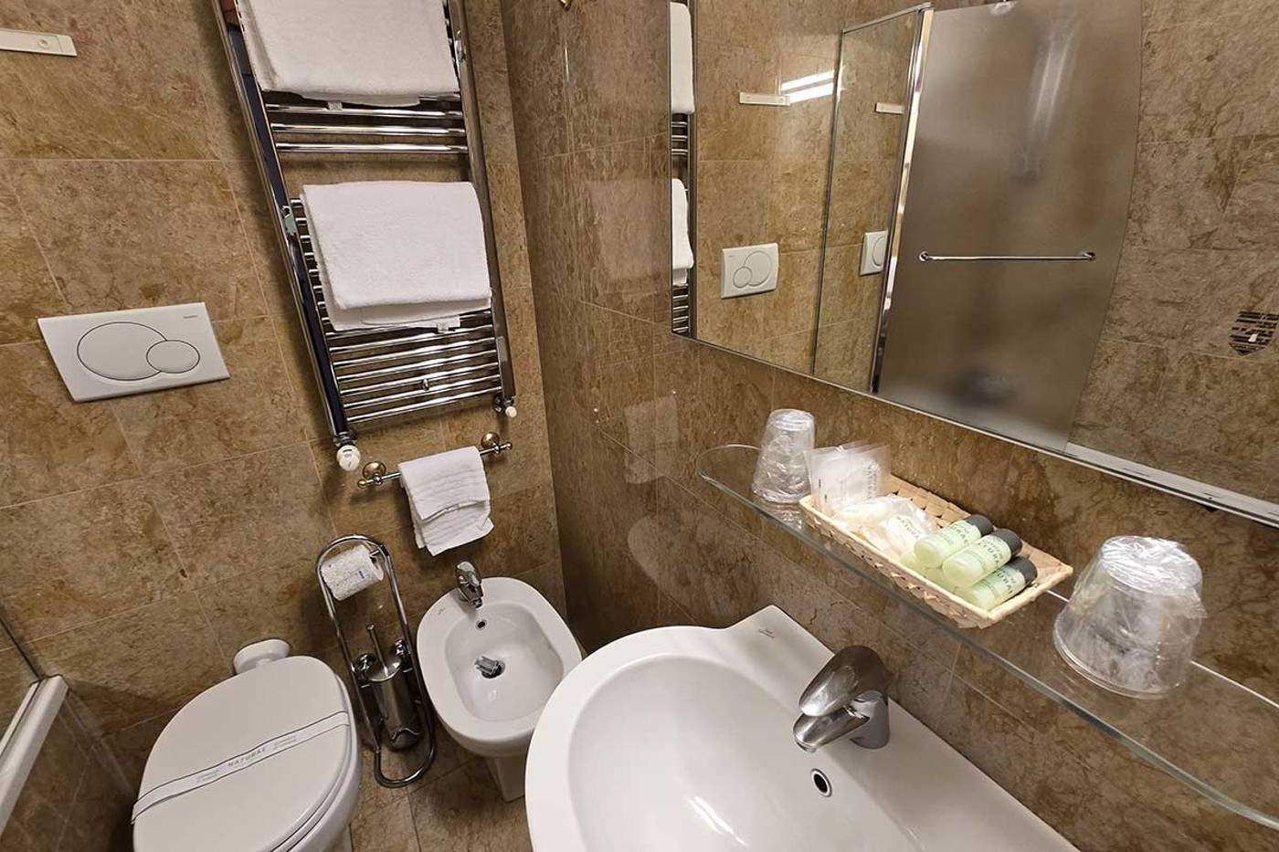 Hotel-Sant-Ambroeus-Room-8