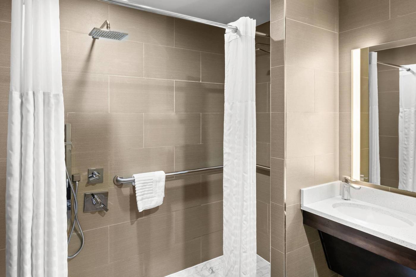 Comfort-Inn-Prospect-Park-Brooklyn-Room-36